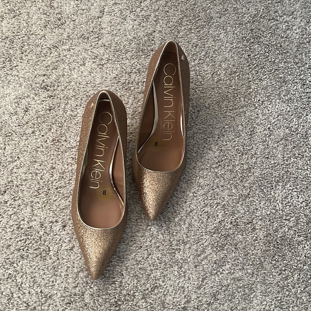 🎉 HP X 4⭐️ Firm Price ⭐️ NWT Calvin Klein Shimmery Gold Heels - Picture 2 of 5